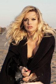 Licia Nunez as Valentina in E guardo il mondo da un oblò 2007
