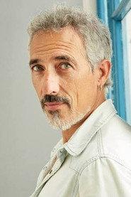 Jorge Cabrera as Experto in Abducidos 2020