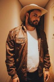 Adriano Arbool as GÊ in CORVOS 2026