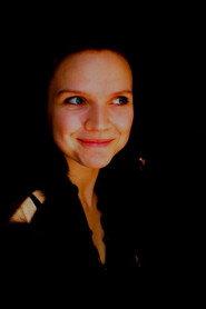 Hanna Kavli Lund as Veronica in Cold Feet 2006