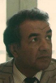 Annamurad Berdyev as Мурад Зынхарович in I Don’t Want to Be a Passerby 1987