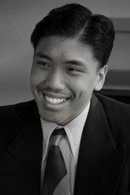 Travis Hui as Đồng in Sink Chicken 2027