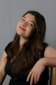 Ana López as Ana in Flor de Porcelana 