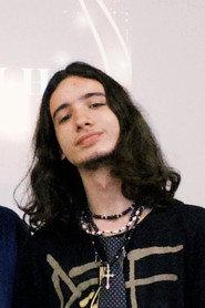 Adam Fragoso as Pedro in Ao Redor da Musica 2018