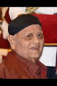 Dinyar Contractor as School Principal in Mujhse Shaadi Karogi 2004