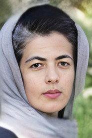 Nawal Sharifi as Sara in Acrid 2013