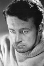 William Russell as Lieutenant Poole in They Who Dare 1954
