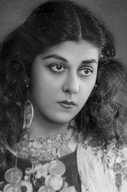 Lyalya Chyornaya as old gipsy woman in The Gypsy Camp Vanishes Into the Blue 1976