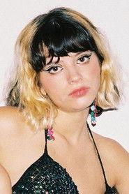 Belén Barenys as Repartidora / Crítica in Pizza Movies 2026