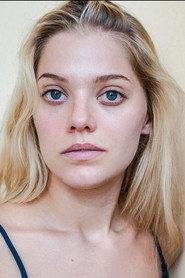 Sophie Karbjinski as Irina in Ninas Geschichte 2002