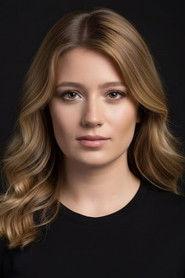 Gizem Karaca as Güzide Duru in Elli Kelimelik Mektuplar 2021