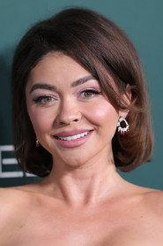 Sarah Hyland as Dylan Schoenfield in Geek Charming 2011