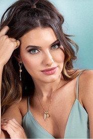 Priscila Buiar as Fabiana in Sala Escura 2024