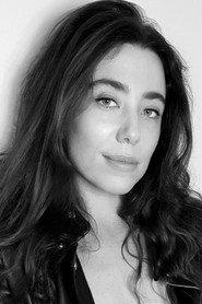 Hannah-Lee Osborn as Anna's Aunt in Beneath the Shadows 2015