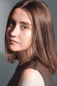 Dilara Melami as Özge in Sun, Moon and Woman 