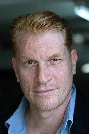 Enno Kalisch as Gerhard in Zwei Erben sind einer zu viel 2024