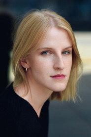 Klara Lange as Amelie in Alle nicht ganz dicht 2024