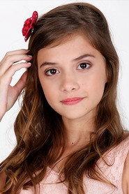 Geytsa Garcia as Julieta in The Dreamseller 2016