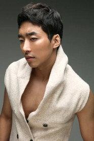 Seo Gun-woo as Kim Young-kwan in Doctor 2012