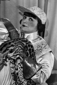 Maud Loty as la petite in Soeurs de lait 1911