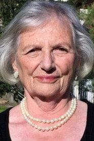 Françoise Remont as Mamie in Les Oiselles 2025