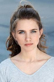 Anna-Lena Schwing as Flo Lafers in 2 unter Millionen 2023