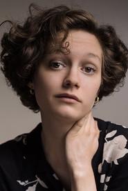 Laurianne Loisel as L’adolescente au cabinet dentaire in Losing It 2019