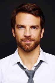 Norman Kalle as Alex in Dora Heldt: Bei Hitze ist es wenigstens nicht kalt 2012
