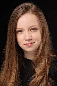 Zoe Wiesenthal as Enna in Sounds of Glass 2025
