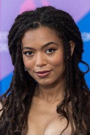 Jaz Sinclair as Angela in Paper Towns 2015
