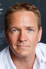 Vincent Kucholl as Régis in Crime en crise 2020