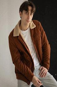 Adrián Doré as Marc in Define Verano 2026
