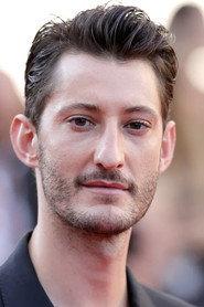 Pierre Niney as Adrien Rivoire in Frantz 2016