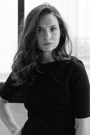 Coralie Lavergne as Jeanne in Champagne 2019