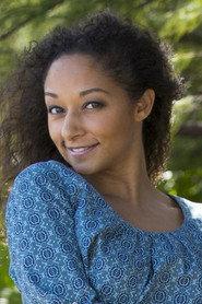Yaëlle Trules as Marie-Davina in Maman veut pu' 2024