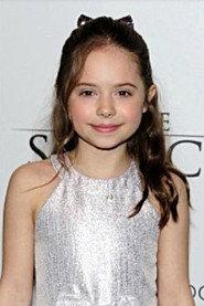 Amélie Eve as Bonnie in Christmas Cookies 2016