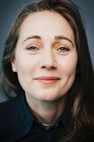 Elisabeth Müller as Irina in Das bleibt unter uns 2023