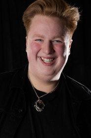 Robbie Exstrom as Elliot Gold in Oliver West