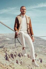 Rafael Bridi as Self in Dibona, The Alpine highline project 2017