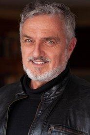 Werner Schünemann as Sinval in 8 Segundos: O Desafio 2026