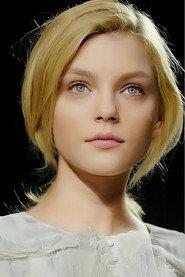 Jessica Stam as Blue in Burning Bright 2019