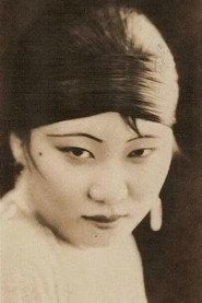 Yunzhen Han as 侯丽娟 in Live on Love 1926