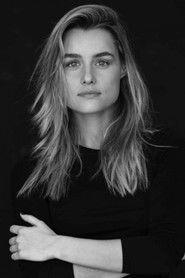 Kelly Bailey as Luísa in The Christmas Eve 2021