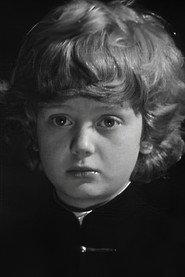 Fyodor Stukov as Irishka in Kin 1982