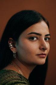 Jasmin Mozaffari as Chatrouletter in Noah 2013