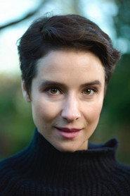 Beatriz Romilly as Good Angel / Duke's Servant in Doctor Faustus - Live at Shakespeare's Globe 2012