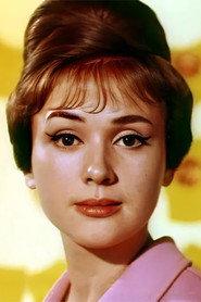 Valentina Reshetnikova as Вероника in Red, Blue, Green 1967