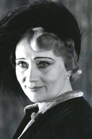 Liva Weel as Mona Frank in Under byens tage 1938