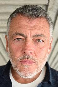 Lewis Macleod as Tony in The Lost King 2022
