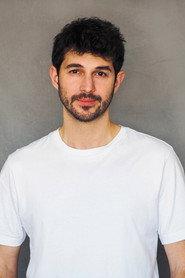 Oriol Riera as  in El vestido Rojo 2018